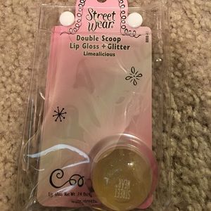 Revlon street wear double scoop lip gloss+glitter